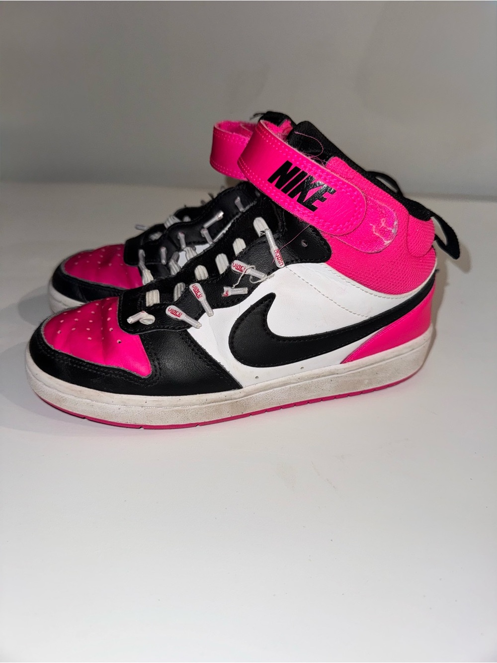 Nike Kids High-Top Sneakers in Hot Pink/Black/White